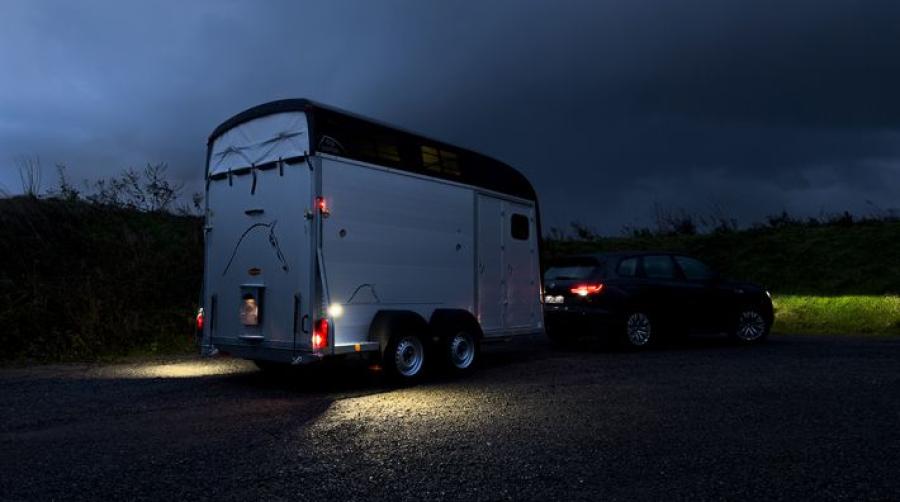 Nytt ljus på din hästtransport