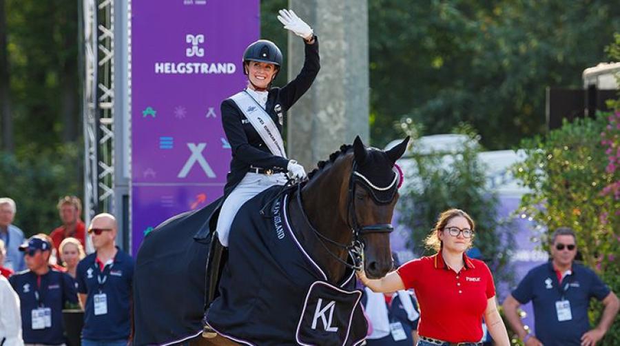 Jessica och Dalera vid EM-guldet förra hösten. Foto: Tomas Holcbecher
