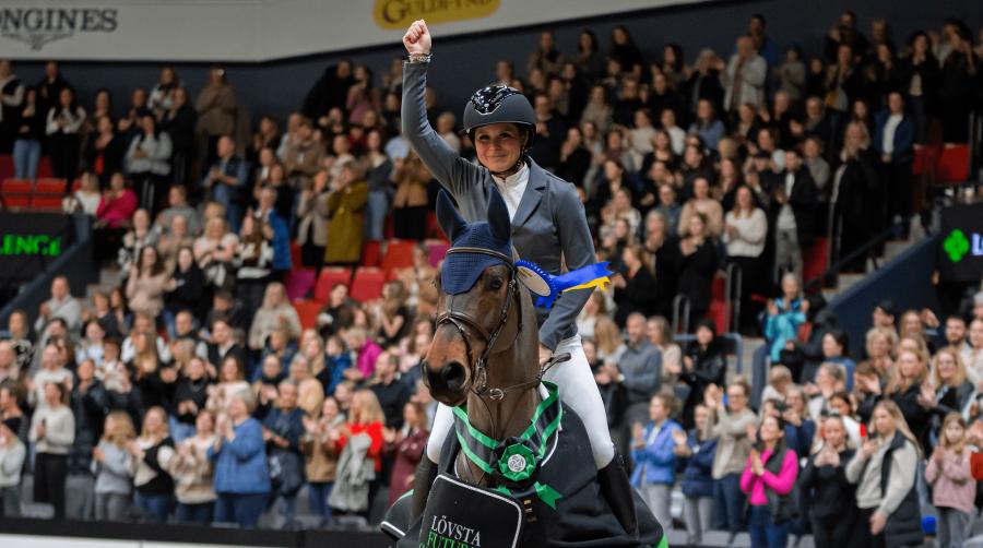 Nicole Holmén och Qurious HS vann finalen av Lövsta Future Challenge Jumping under GHS 2024. Foto: Jennie Börs