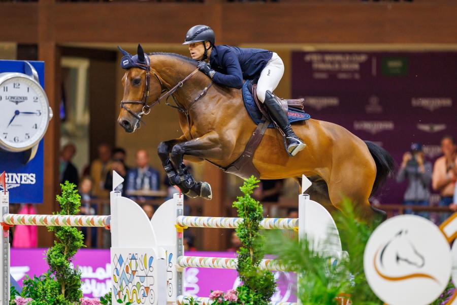 Max Kühner och Up Too Jacco Blue vid världscupfinalen i Riyadh 2024. Foto: Tomas Holcbecher