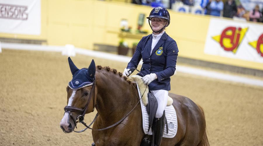 Jeanna Högberg med Serverucci Ht. Foto: Roland Thunhollm