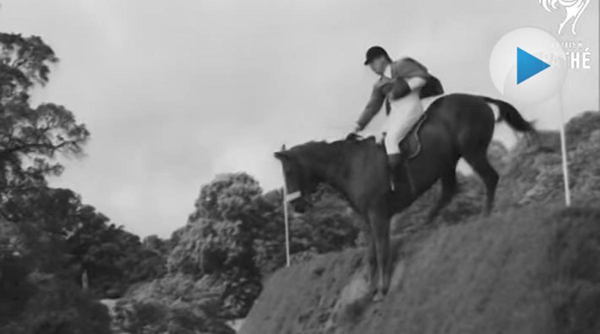 Ted Edgar hoppar Hickstead derby med en hand