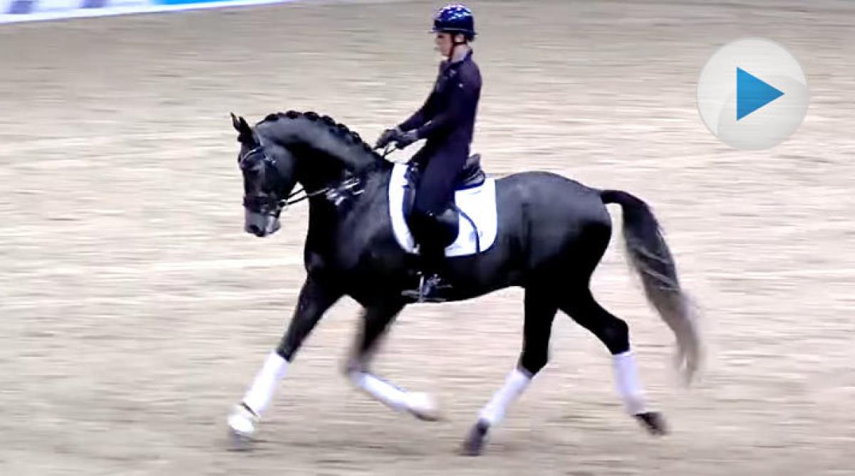Charlotte Dujardin testryttare på svenska Breeders