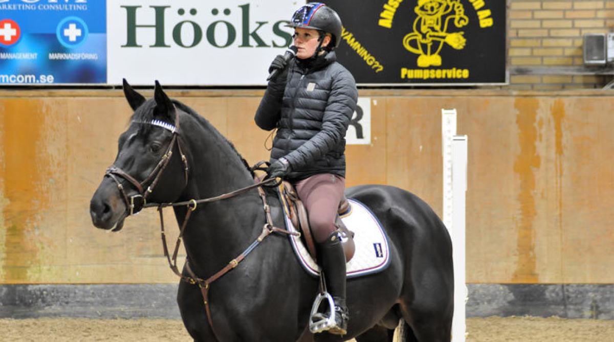 Stephanie: ”Kontakt är den röda tråden genom hela ridpasset”
