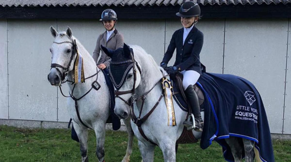 Svenska ryttare rider världscupfinal på ponny