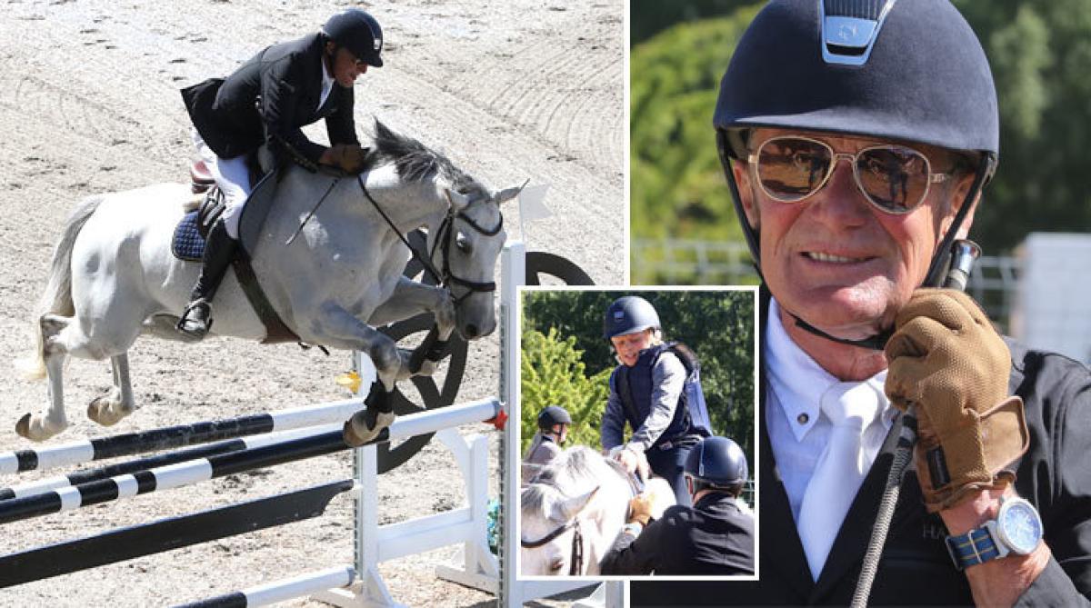 Jan Jönsson, 74, har med sig barnbarnet Emil, 11, som hästskötare: ”Han tävlar själv”