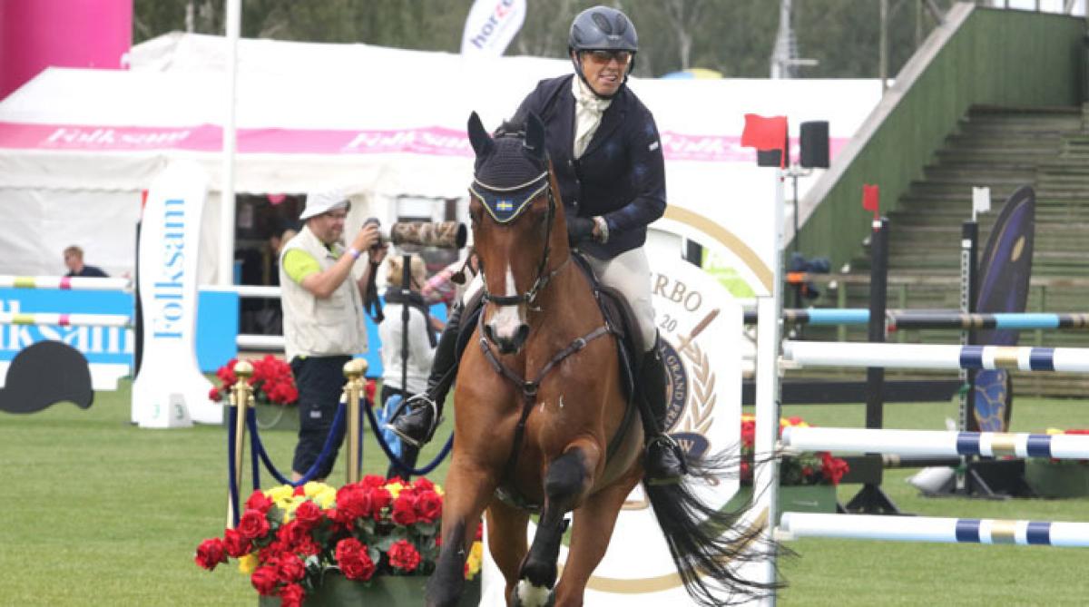 Bilden visar Anna Nilsson med tidigare tävlingshästen Luron. I dag var det Candy Girl som gällde. Arkivfoto: Anki Yngve