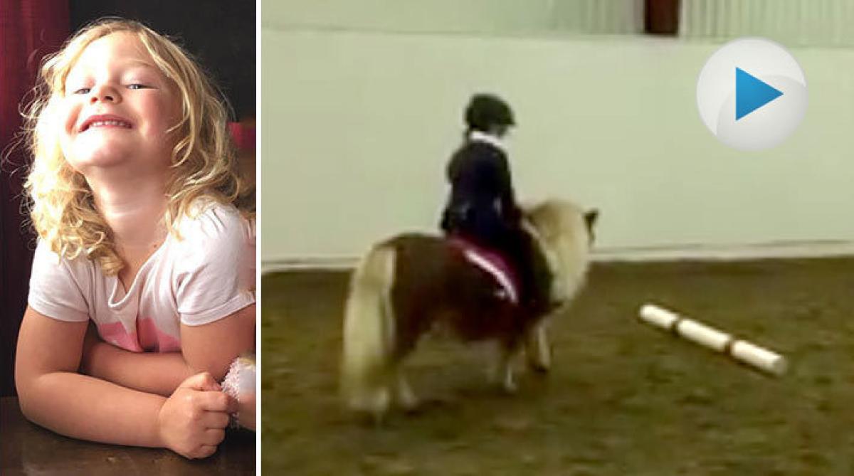 Lily – 4,5 år – satsar över sitt första hinder