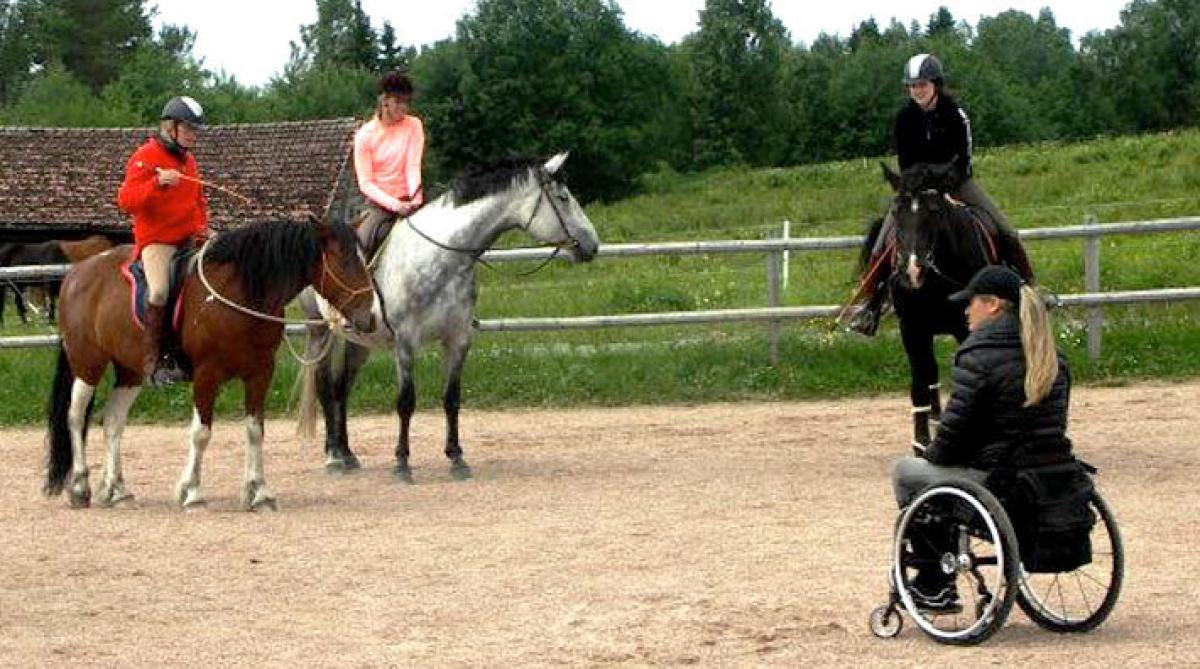 <i>Grupplektion för några av clinicens deltagare. FOTO: Fabian Brandt</i>
