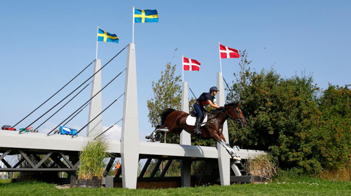 Fasta hinder på väg bort från terrängen