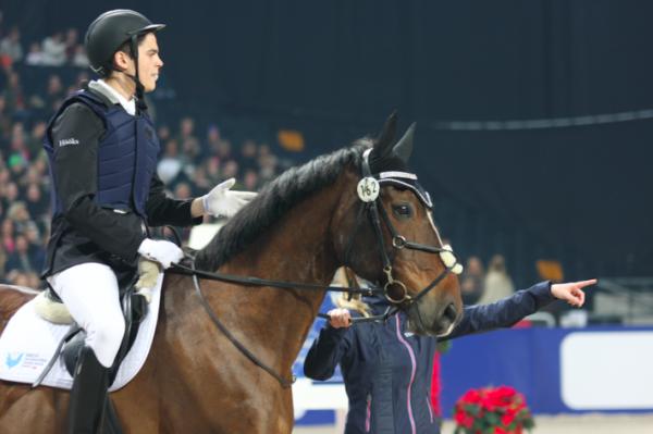 Oscar Zia memorerar banan innan start.