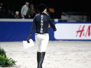 Carolina Gynning går banan i pimpad väst.