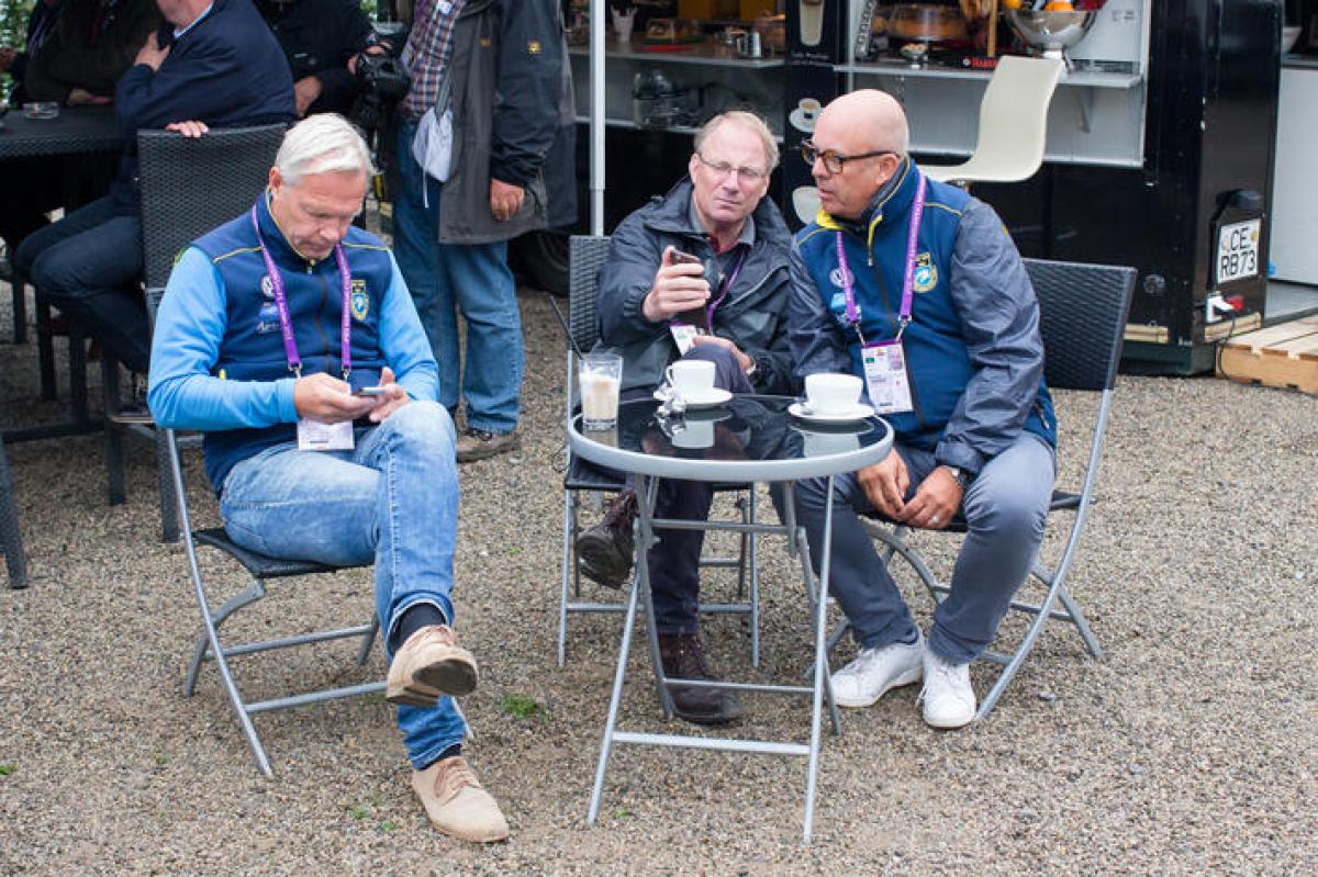 Snillen spekulerar. Ragnar Bengtsson, Jonas Tornell och Sylve Söderstrand.