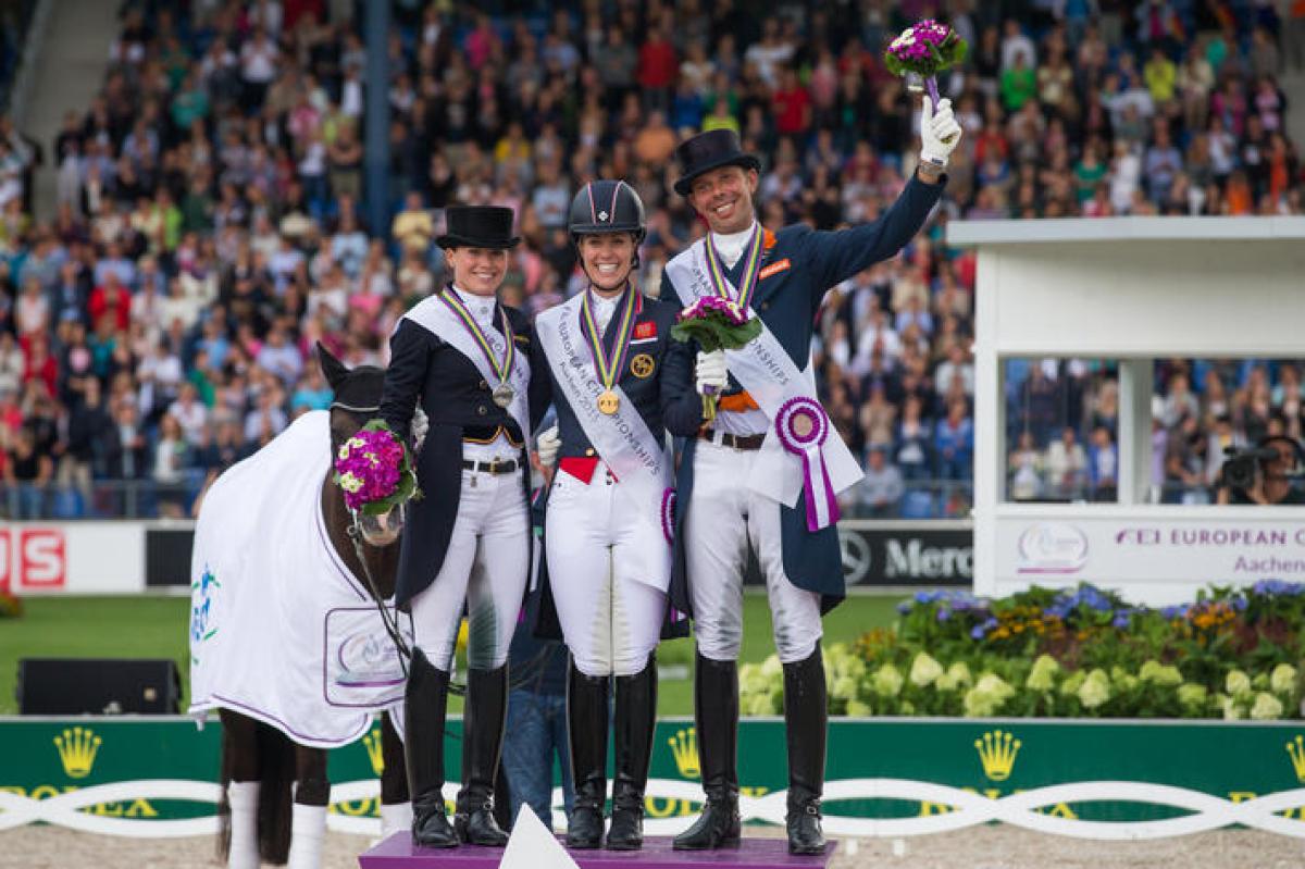 GULD: Charlotte Dujardin på Valegro från Storbritannien –
SILVER: Kristina Bröring-Sprehe, Desperados FRH, Tyskland –
BRONS: Hans Peter Minderhoud på Glock’s Johnson från Holland.