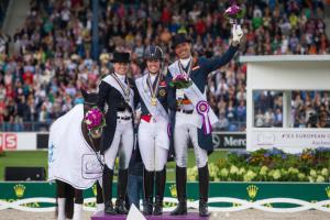 GULD: Charlotte Dujardin på Valegro från Storbritannien –
SILVER: Kristina Bröring-Sprehe, Desperados FRH, Tyskland –
BRONS: Hans Peter Minderhoud på Glock’s Johnson från Holland.