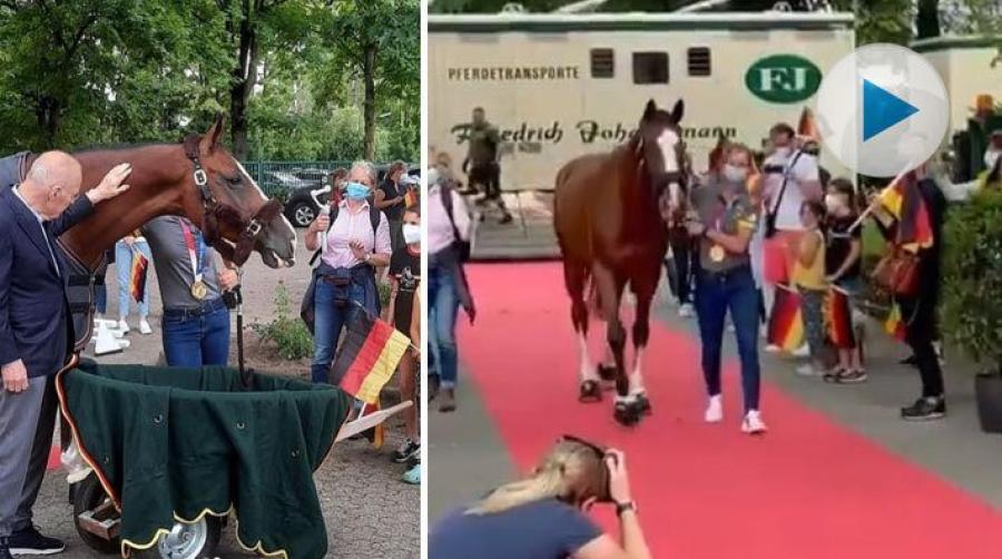 Tysklands Julia Krajewski tog individuellt OS-guld i fälttävlan och när hon kom hem från Tokyo fick de ett ordentligt välkomnande med röda mattan.