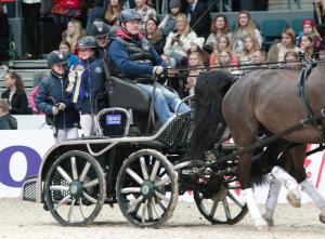 I stället för ärevarv till ponny blev det ärevarv i fyrspann.