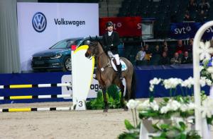 Nicke Borg inledde kvällens stafetthoppning.