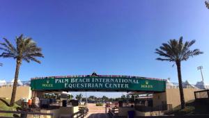 Här är ja på bron som är över in gaten till stora tävlingsbanan