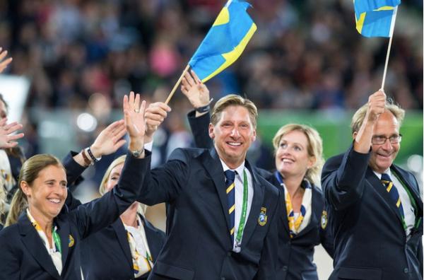 Svenska dressyrlaget var på plats under den spektakulära VM-invigningen i Stade d’Ornano i Caen. FOTO: Tomas Holcbecher
