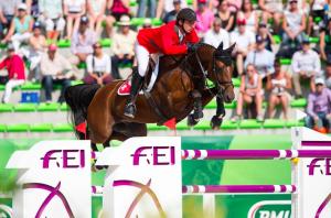Steve Guerdat fick en vägran första dagen, något som förstört hans medaljchanser. Han väljer att tävla vidare för sina fans skull.