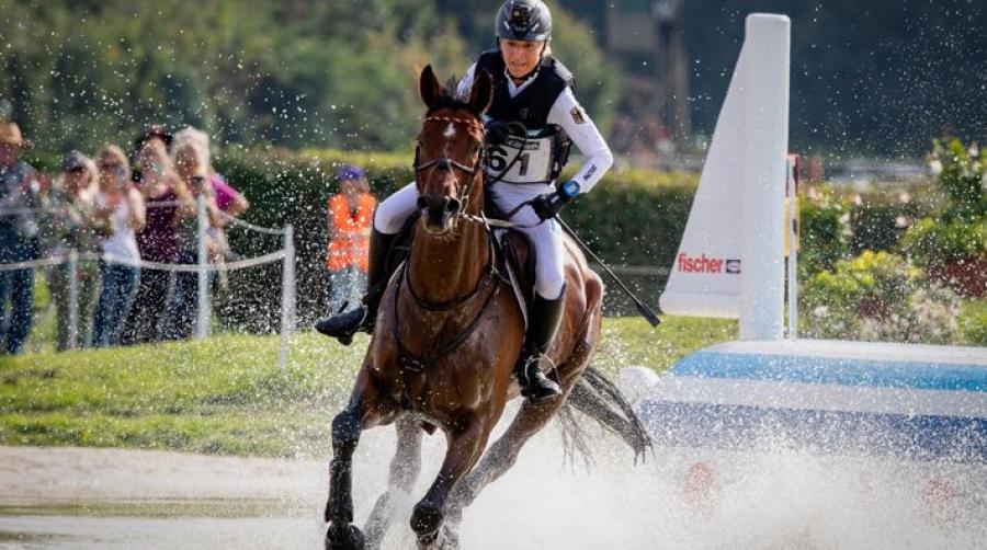 Ingrid Klimke och SAP Hale Bob OLD under lördagens terräng. Foto: FEI/Richard Juilliart