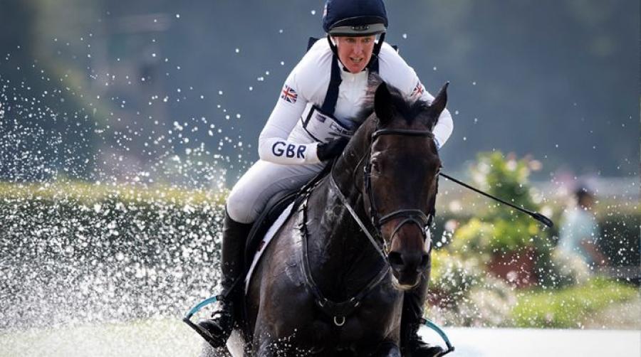 Guldmedaljörerna Nicola Wilson och JL Dublin.