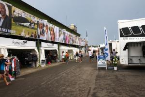 Tidigare har mässan slutat bakom hoppläktaren i höjd med dressyrbanan...