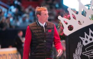 Hippson spanade in banan och noterade att det var fullt fokus från samtliga ryttare.