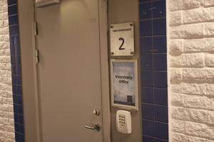 På plats under helgen finns totalt fyra veterinärer, både för den obligatoriska veterinärbesiktningen och för om någon häst skulle bli sjuk eller skadad.