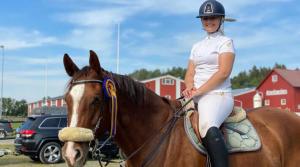 Sara Ekman har haft Ratzia i sex år men nu ska stoet säljas. Tillsammans har de placeringar upp till 1,35 men nu är det dags för dem att skiljas åt.