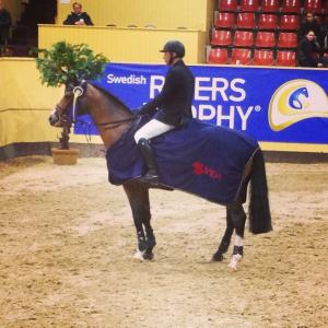 Nöjd Avon på prisutdelning.