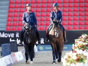 Carl Hester och hans lagkompis, OS-vinnaren Charlotte Dujardin var ute och skrittade under förmiddagen.