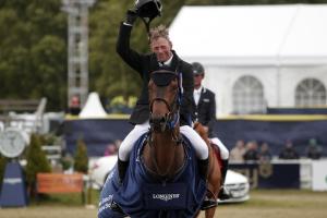 Jens Fredricson och fantastiske Lunatic vinner Falsterbo Grand Prix. Efteråt utnämner Jens detta till sin karriärs största framgång.