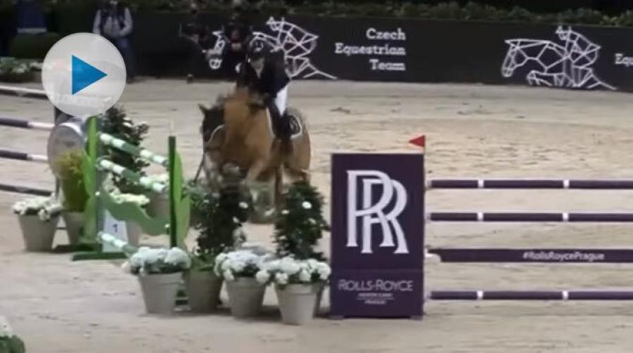 I samband med Global Champions Tour i Prag bjöds det inte bara på stora hoppklasser, utan även inslag av inomhusfälttävlan.