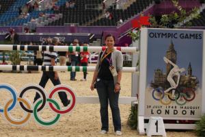 Hippsons redaktör Anki bredvid banans första hinder. FOTO: Anna af Sillén