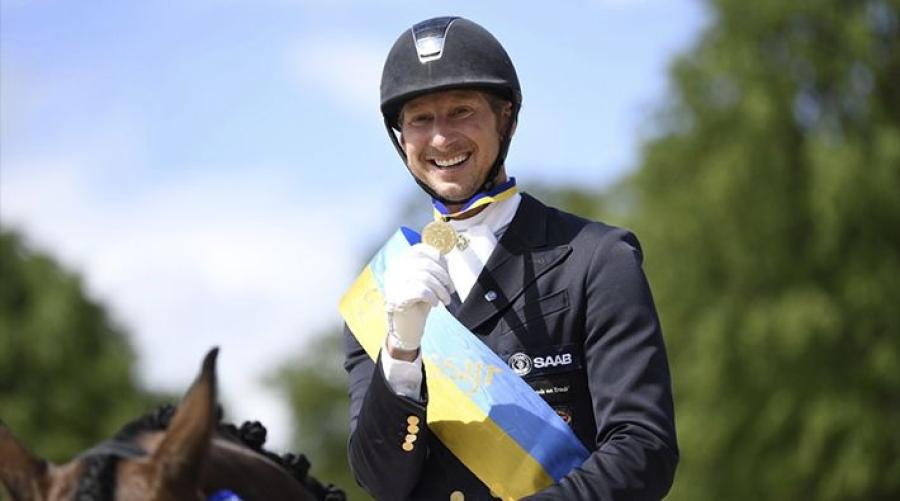 Patrik Kittel visar upp medaljen senast den reds hem på Strömsholm. Arkivfoto: Haide Westring