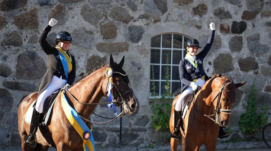 Johanna Due Boje red hem guldet med Mazy Klövenhöj, medan silvret gick till Emma Jönsson med Gerion.