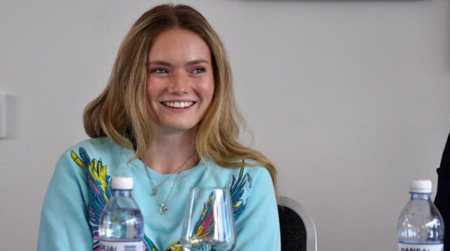EM-aktuella Mary-Sophie startar i Falsterbo: ”Vill alltid hålla på med hästar”