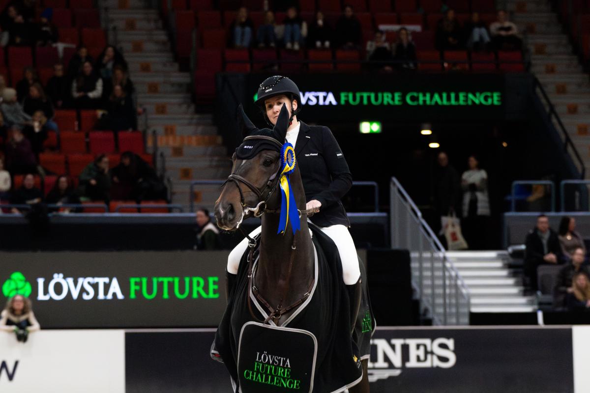 Kim Emmen vinnare av första omgången av Lövsta Future Challenge unga hästar 
