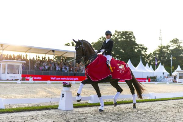 Dinja van Liere och Red Viper. Foto: FEI/Leanjo de Koster - DigiShots