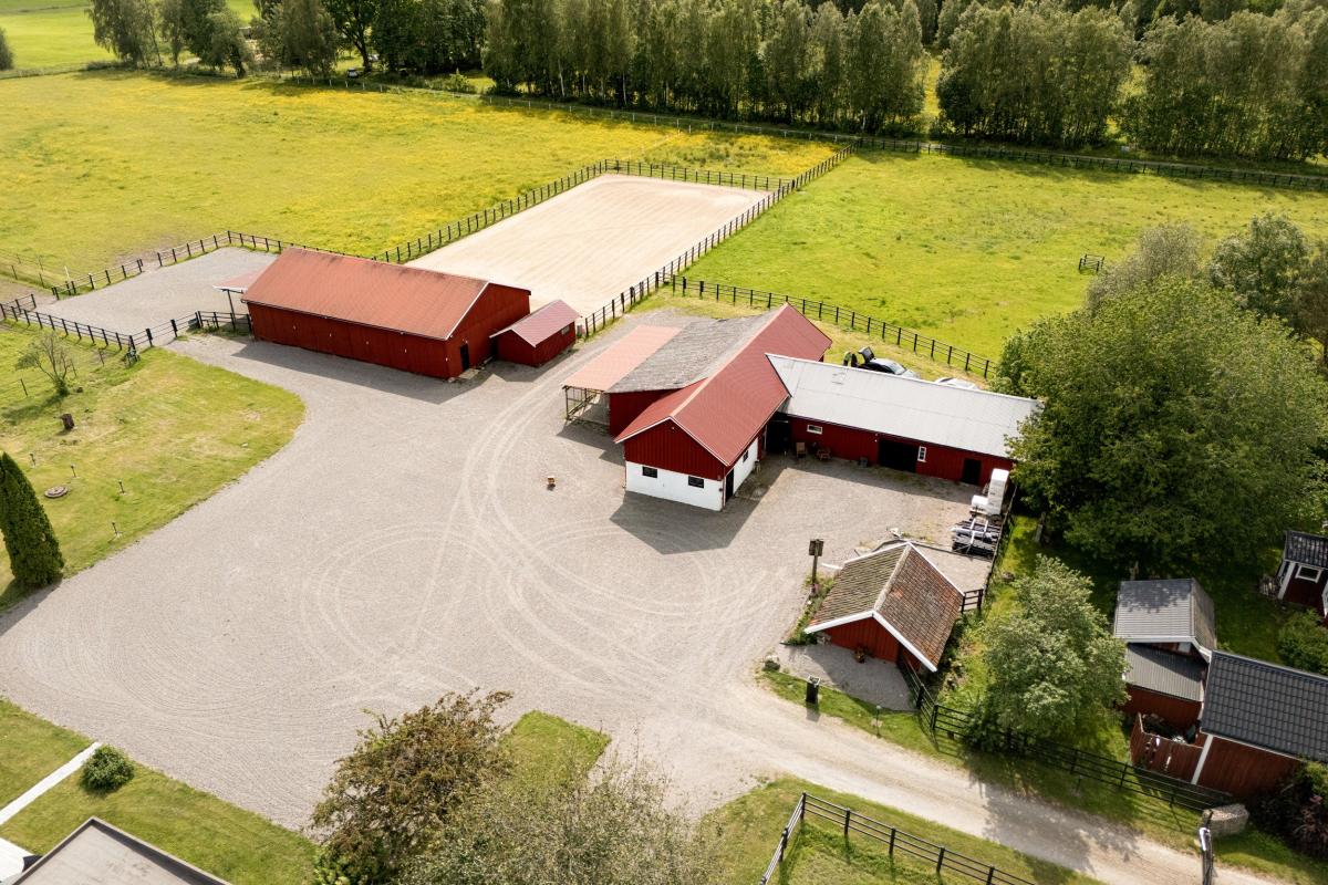 Hästgård för den mindre familjen 