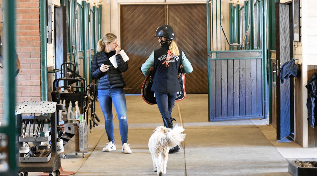 Malin Baryard Johnsson tillsammans med hästskötaren Lina Andersson vid Hippsons besök 2021. Arkivfoto: Linnea Lindahl