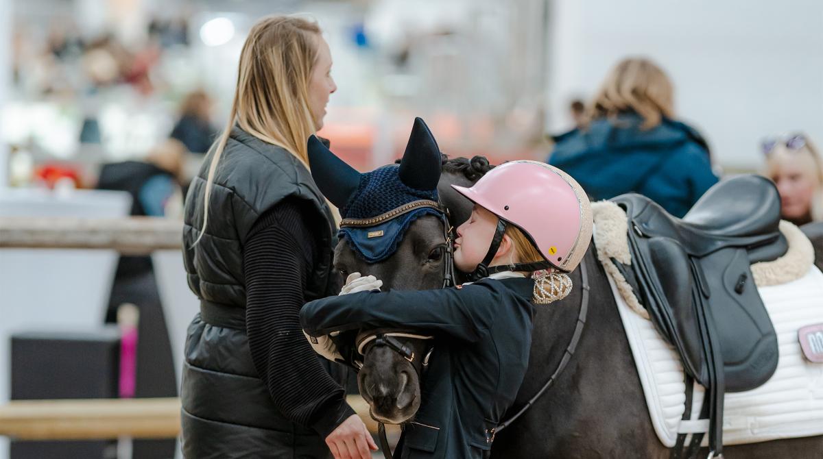 B-ponnysegraren Elise Mellberg med Bränningens Stina. Foto: Pressfoto JHS