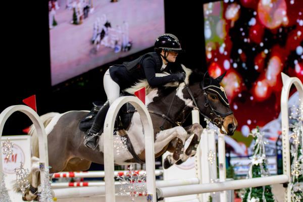 Jill Spencer och Munsboro Rosella. Foto: Clara Wallin