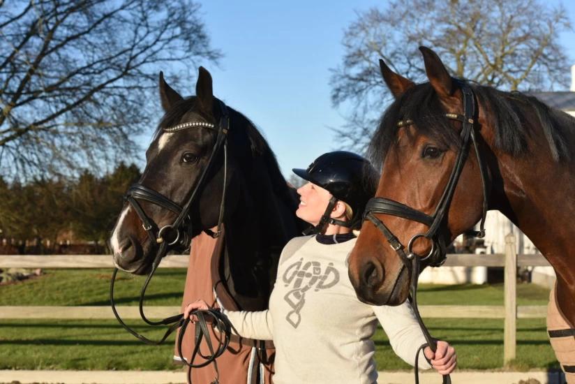 Danmark har infört sju poäng under ”Allmänt intryck” för att förbättra hästvälfärden i dressyr. På bilden syns domaren Christine Winther Prip. Foto: Privat