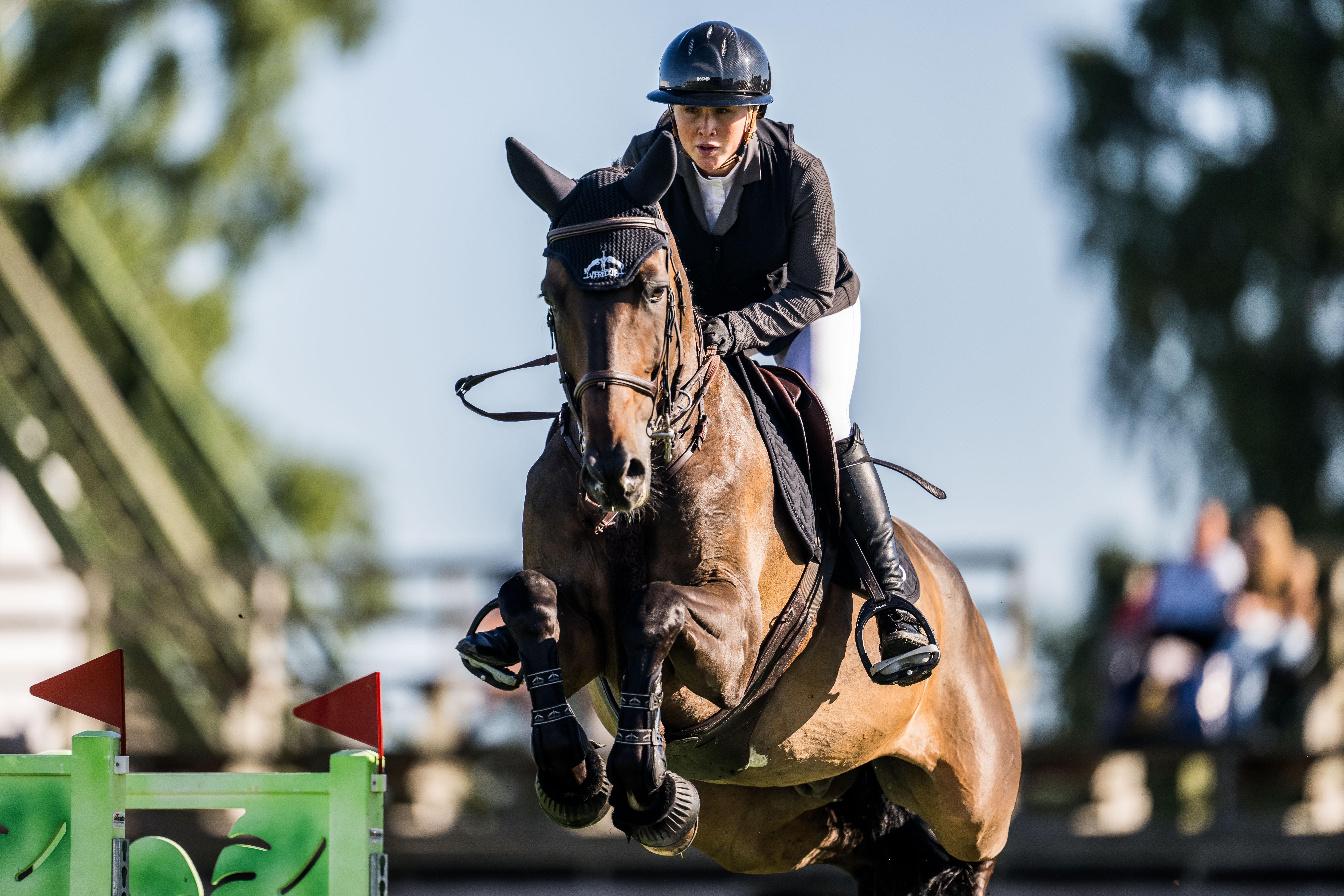 Antonia Pettersson Häggström med hästen Like Me MB. Arkivfoto: Petter Arvidson/Bildbyrån
