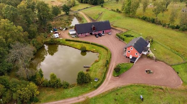 Genomtänkt hästgård med charm i Skåne