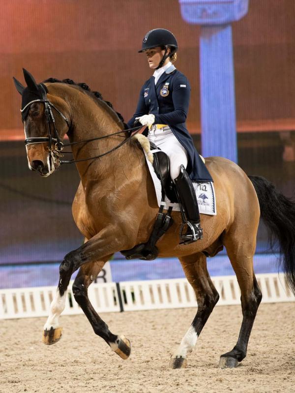 Lina Dolk: »Har ridit oändligt många timmar utan stigbyglar«