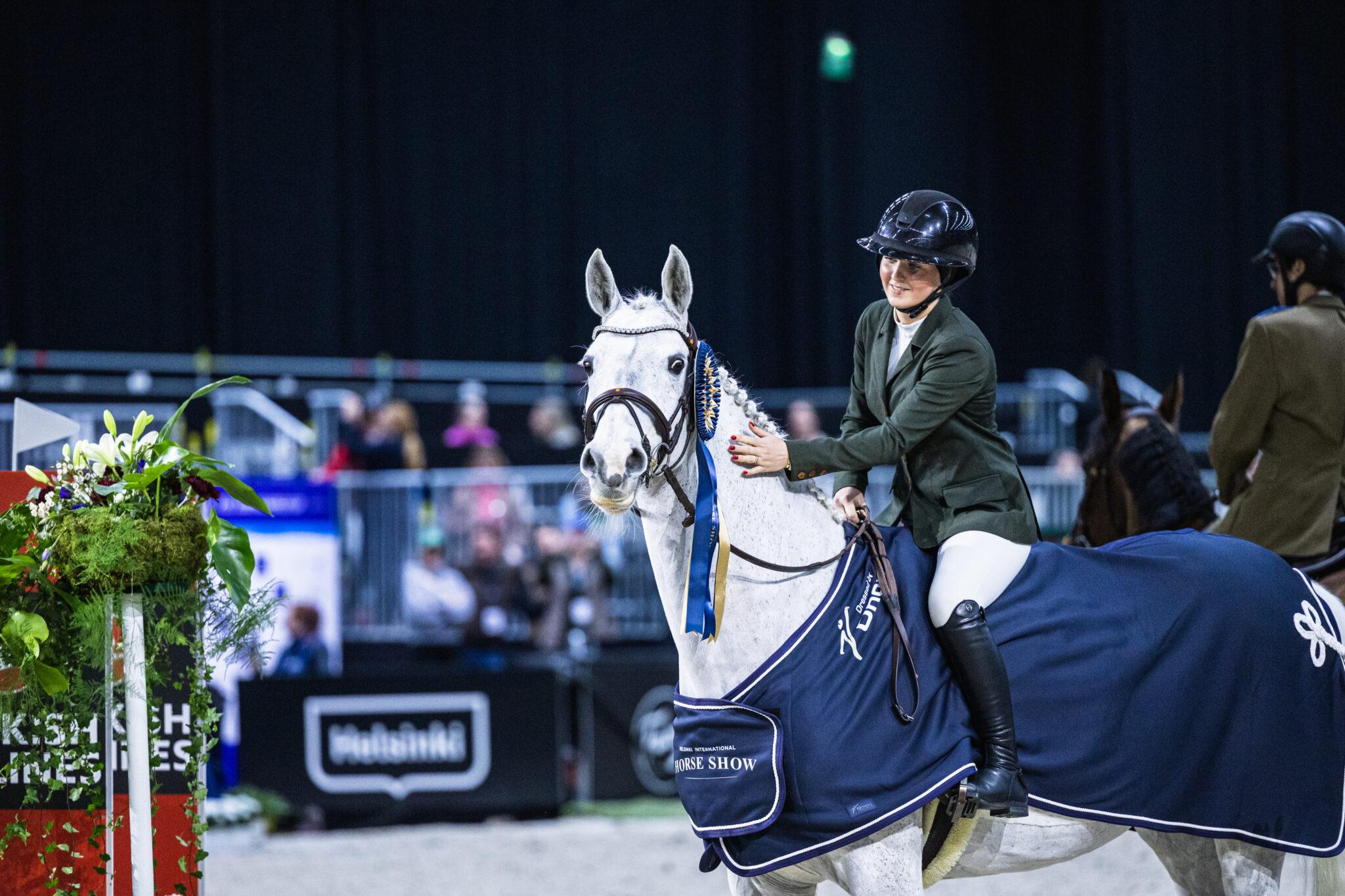 Ebba Kewenter och Castlefield Cassandra. Foto: Hanna-Heinonen